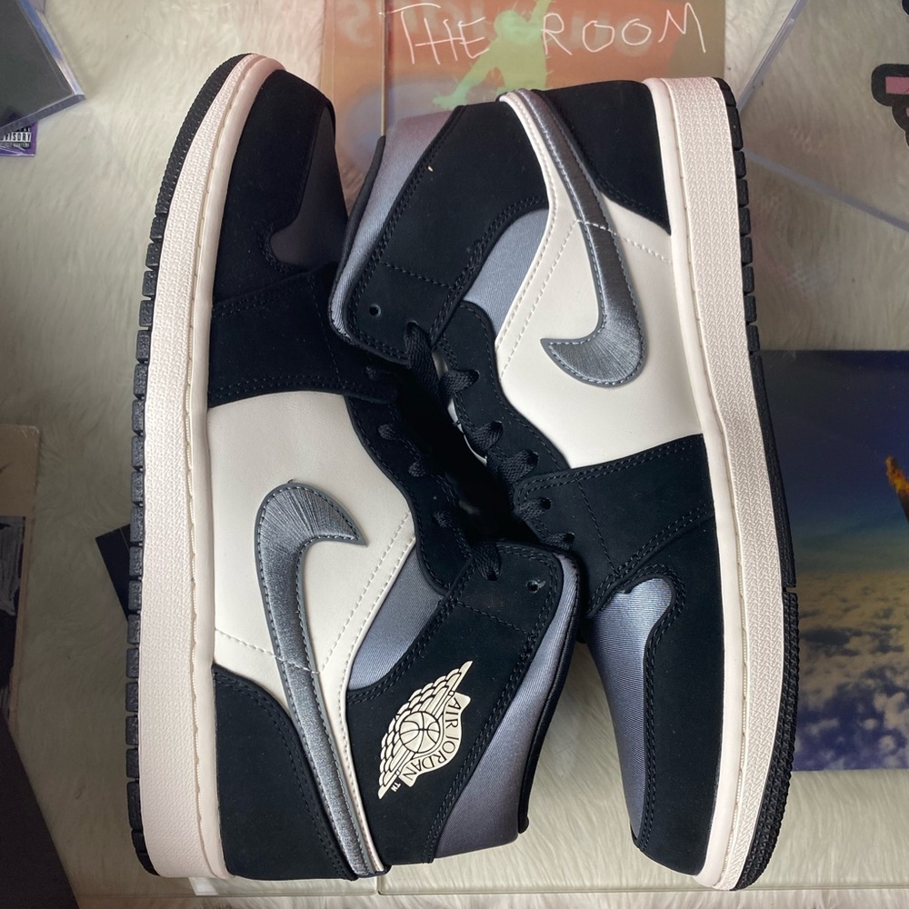 🆕 - Air Jordan 1 Mid SE Black/Grey - Size: M 10.5 - Picture 7 of 11